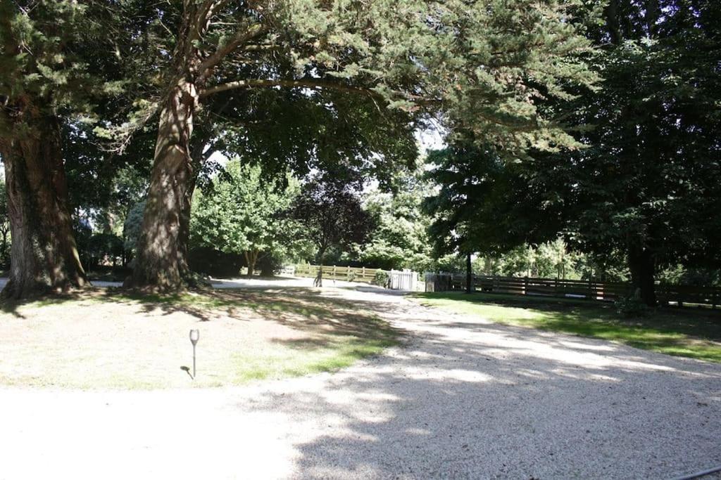 Ty Daou - Gites Du Vieux Tilleul Treglamus Exteriör bild